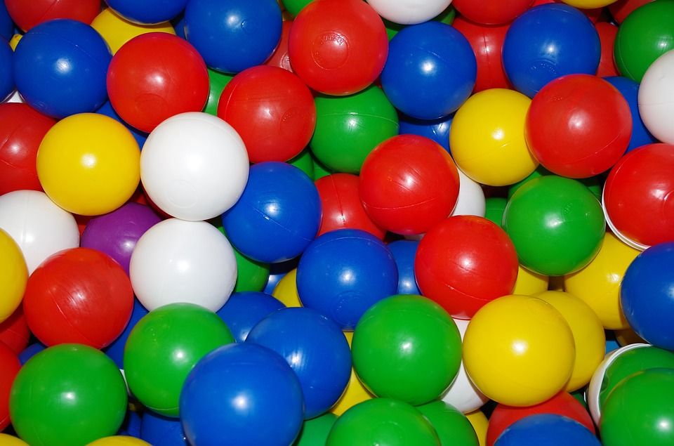 Colored balls, juegos de mesa para fiestas infantiles