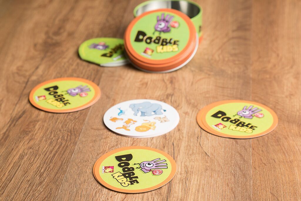 Dobble Kids, uno de nuestros juegos de mesa para fiestas infantiles