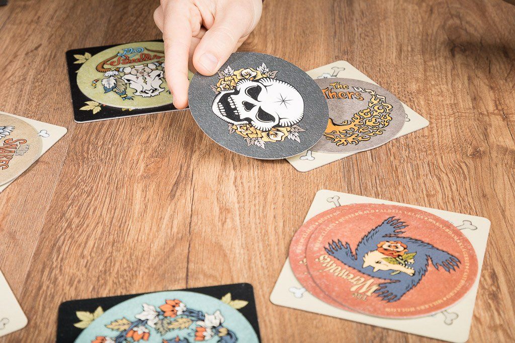 Skull and roses, los 5 mejores juegos de mesa de cartas